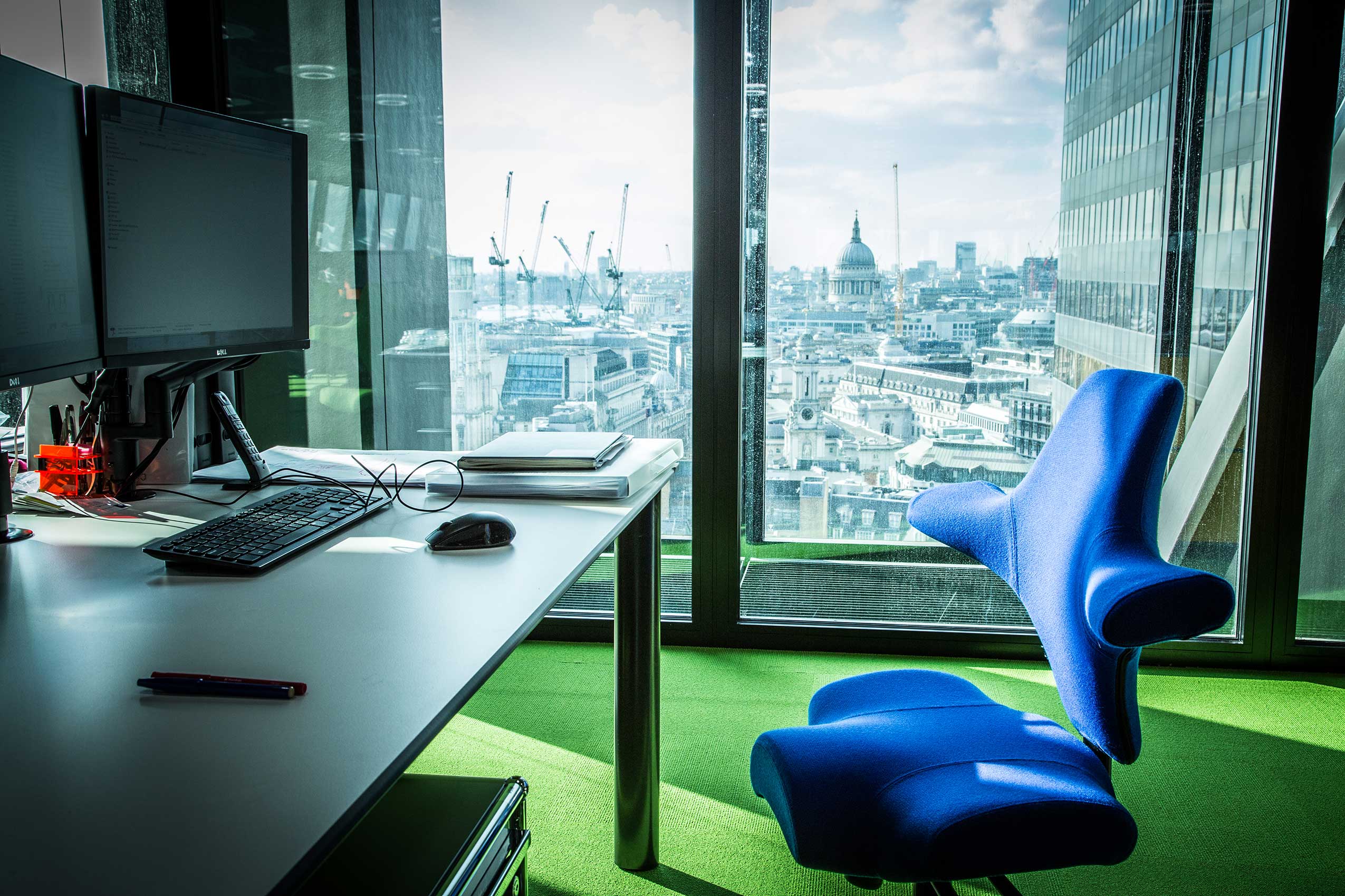HÅG Capisco chair at desk in RSHP Architects Office, London | Photo : Paul Raftery