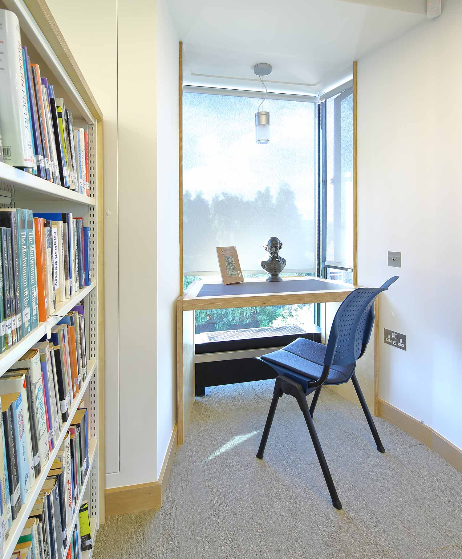 HÅG Conventio Wing chair at private desk in school library